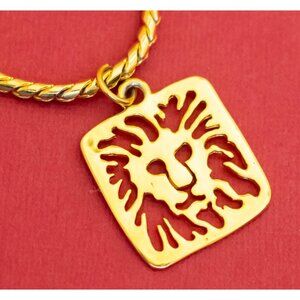 24 inch, Vintage Lion Emblem Square Pendant Gold Tone Necklace - F32